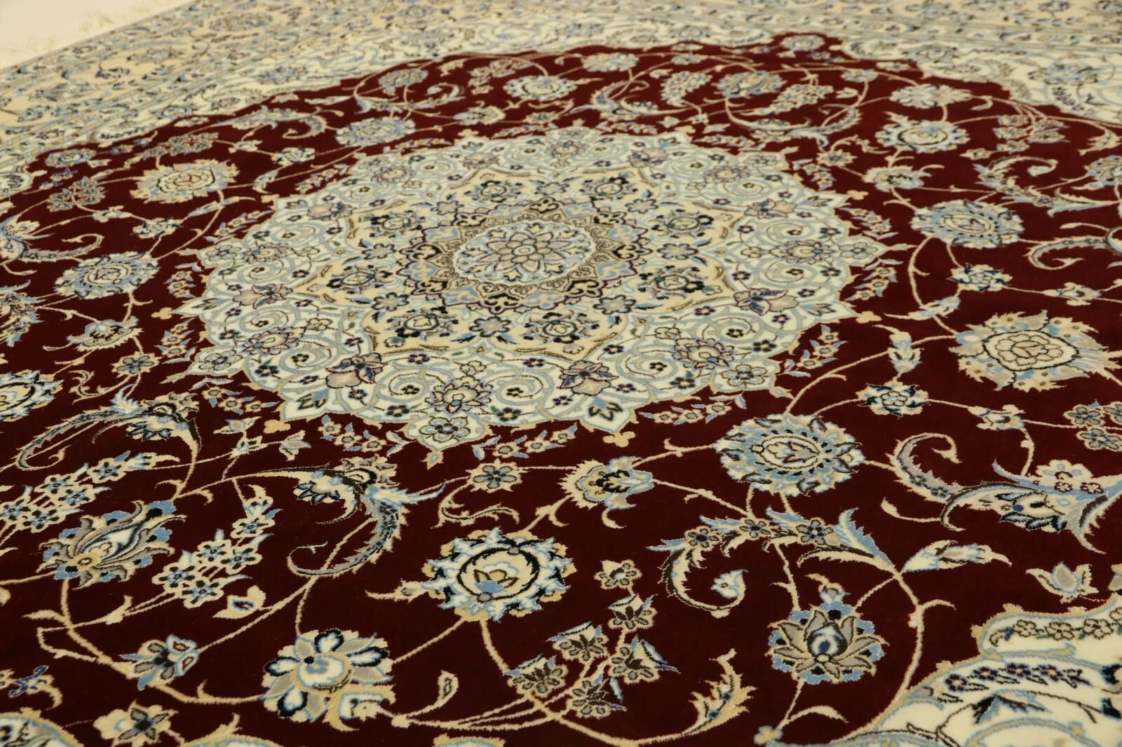 Nain Perserteppich aus Iran, 252 × 260 cm