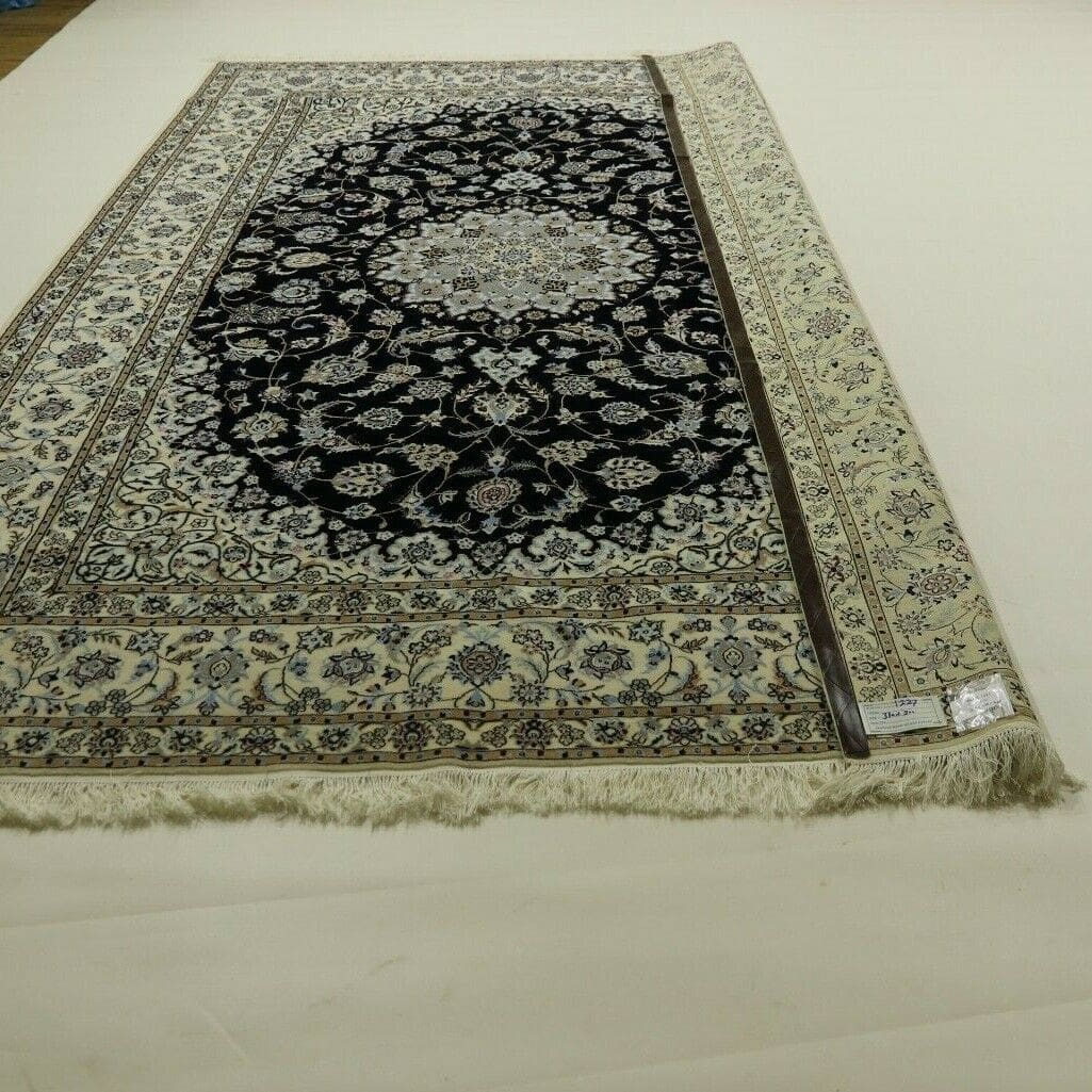 Handgeknüpfter Nain Perserteppich 310 × 200 cm