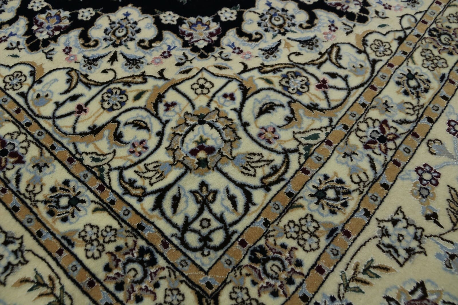 Handgeknüpfter Nain Perserteppich 310 × 200 cm