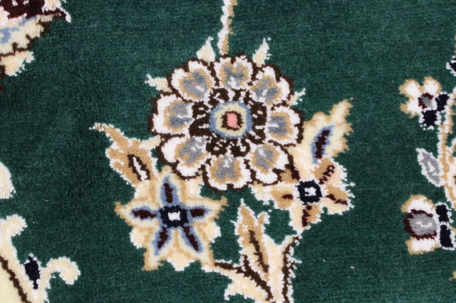 Nain Perserteppich 352 × 251 cm aus Wolle, handgeknüpft