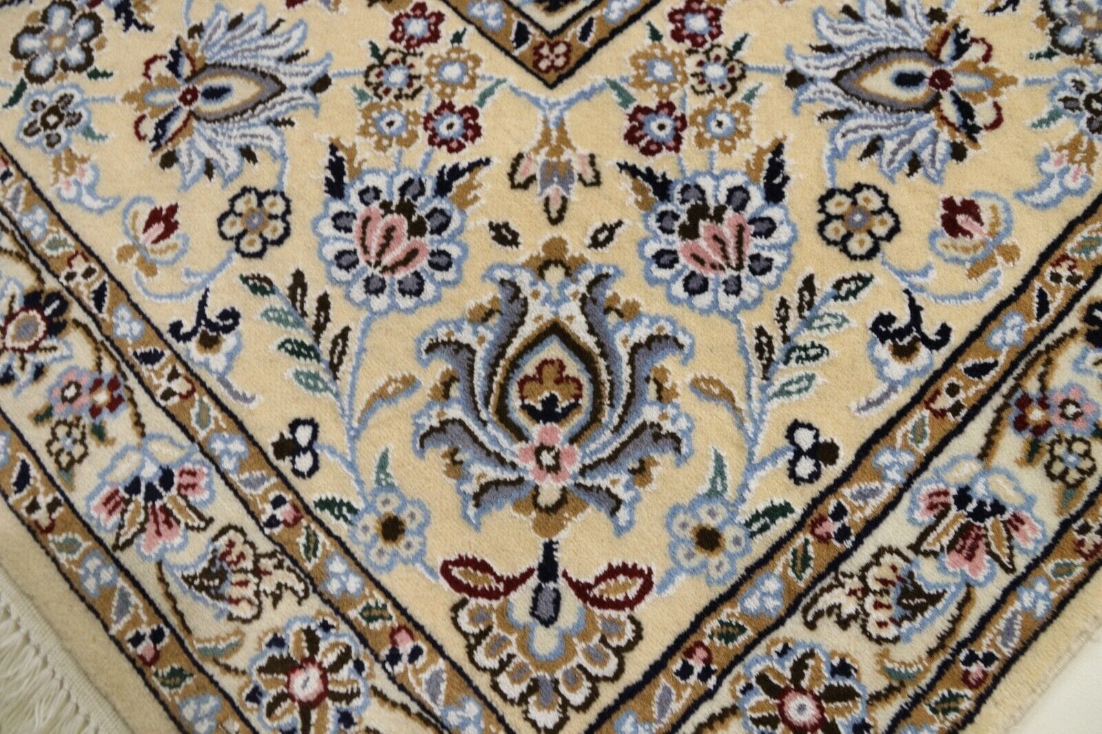 Nain Perserteppich aus Iran, 356 × 248 cm