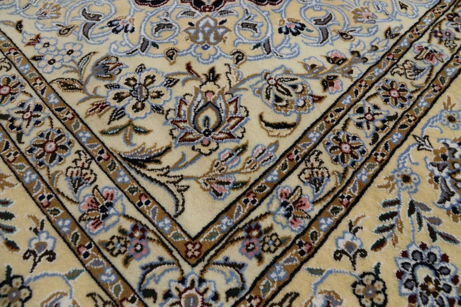 Nain Perserteppich aus Iran, 356 × 248 cm