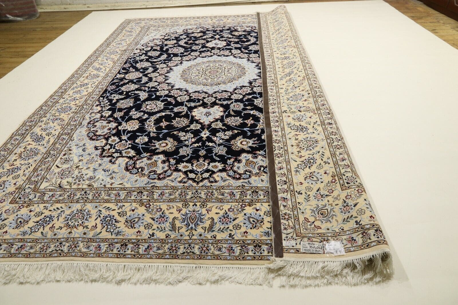 Nain Perserteppich aus Iran, 356 × 248 cm