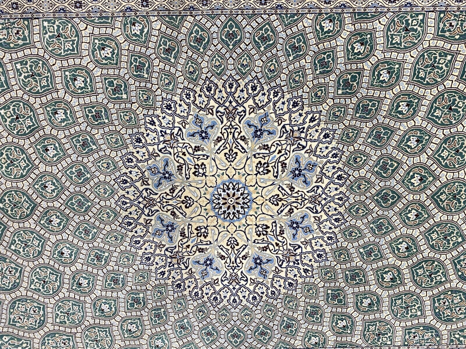 Nain Perserteppich aus Iran, 261 × 181 cm