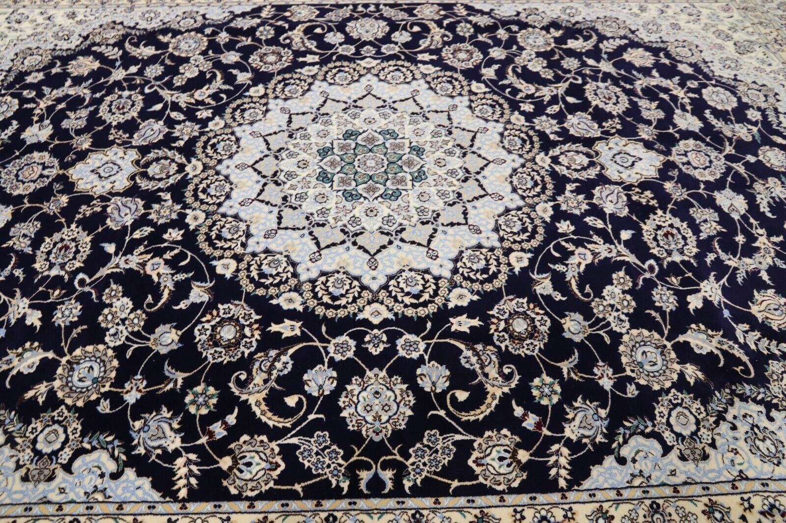 Nain Perserteppich 358 × 254 cm aus Wolle & Seide, handgeknüpft