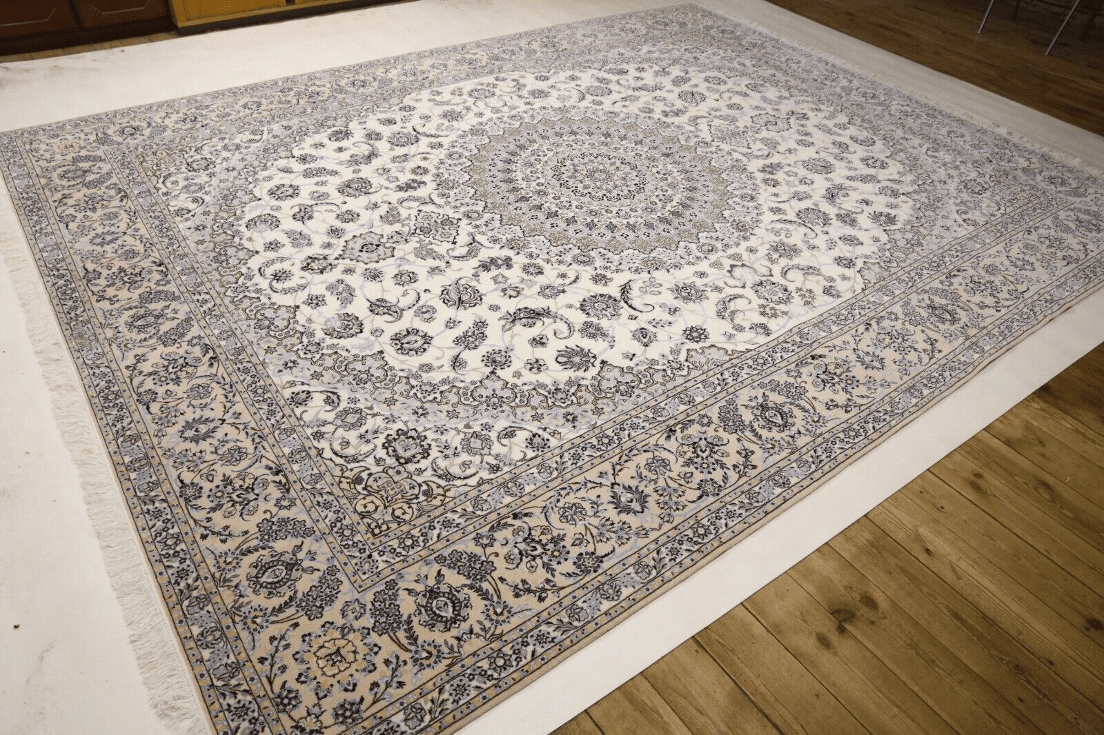Nain Perserteppich aus Iran, 410 × 312 cm