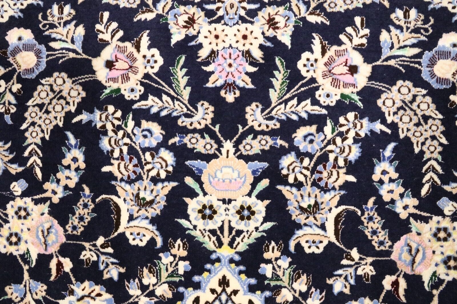 Handgeknüpfter Nain Perserteppich, 234 × 173 cm, Wolle & Seide