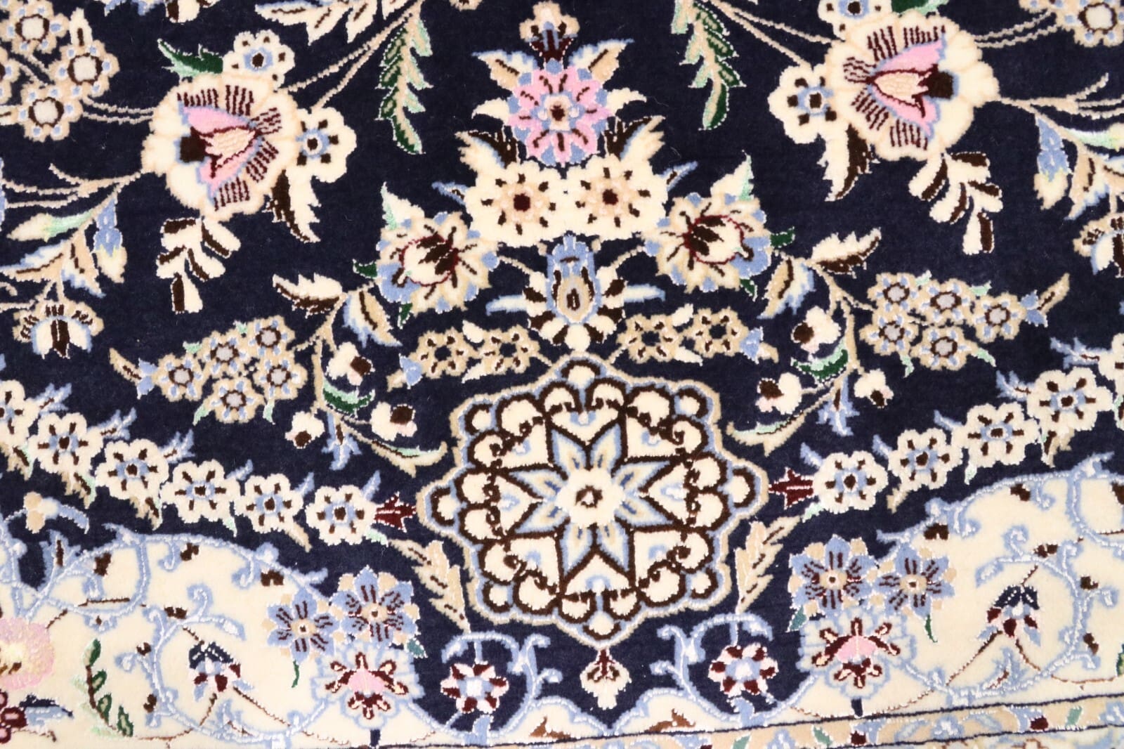Handgeknüpfter Nain Perserteppich, 234 × 173 cm, Wolle & Seide