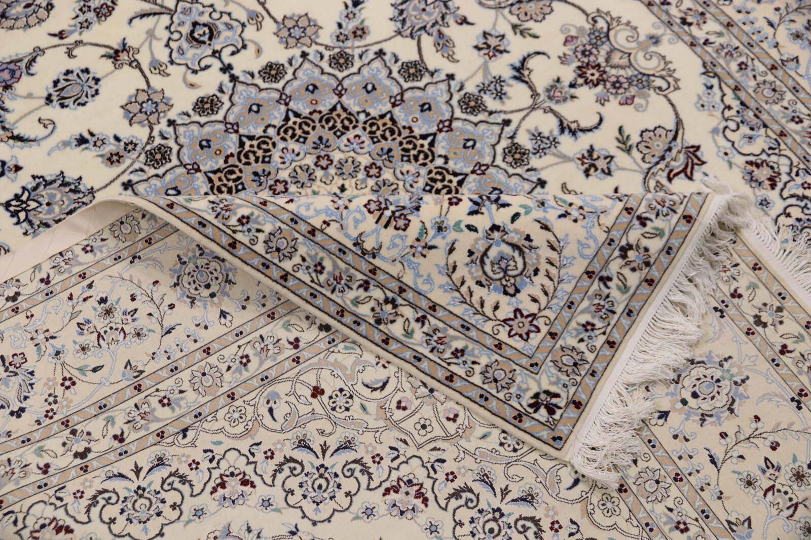 Nain Perserteppich 265 × 209 cm aus Wolle & Seide, handgeknüpft