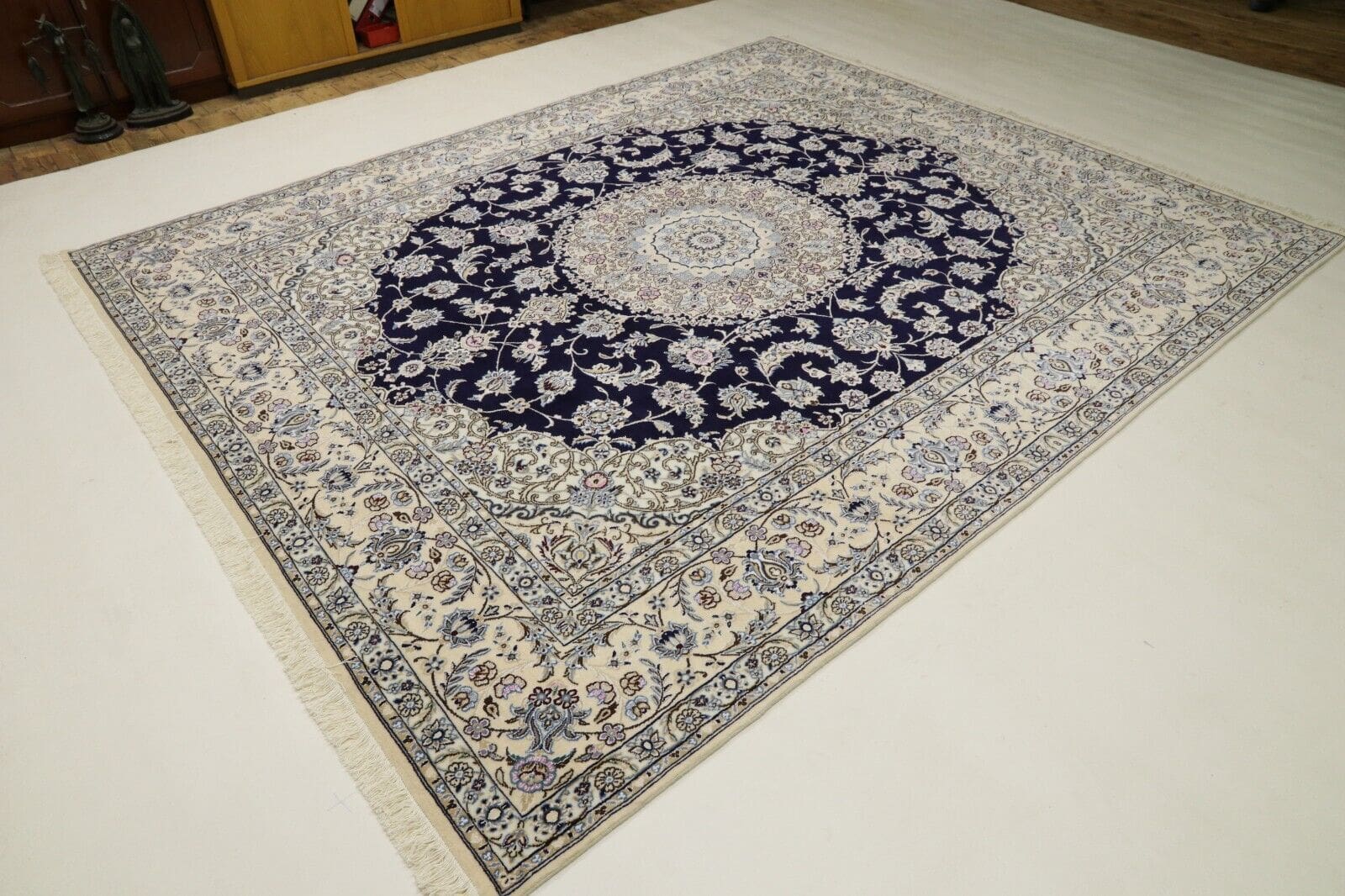 Nain Perserteppich 304 × 250 cm aus Wolle & Seide, handgeknüpft