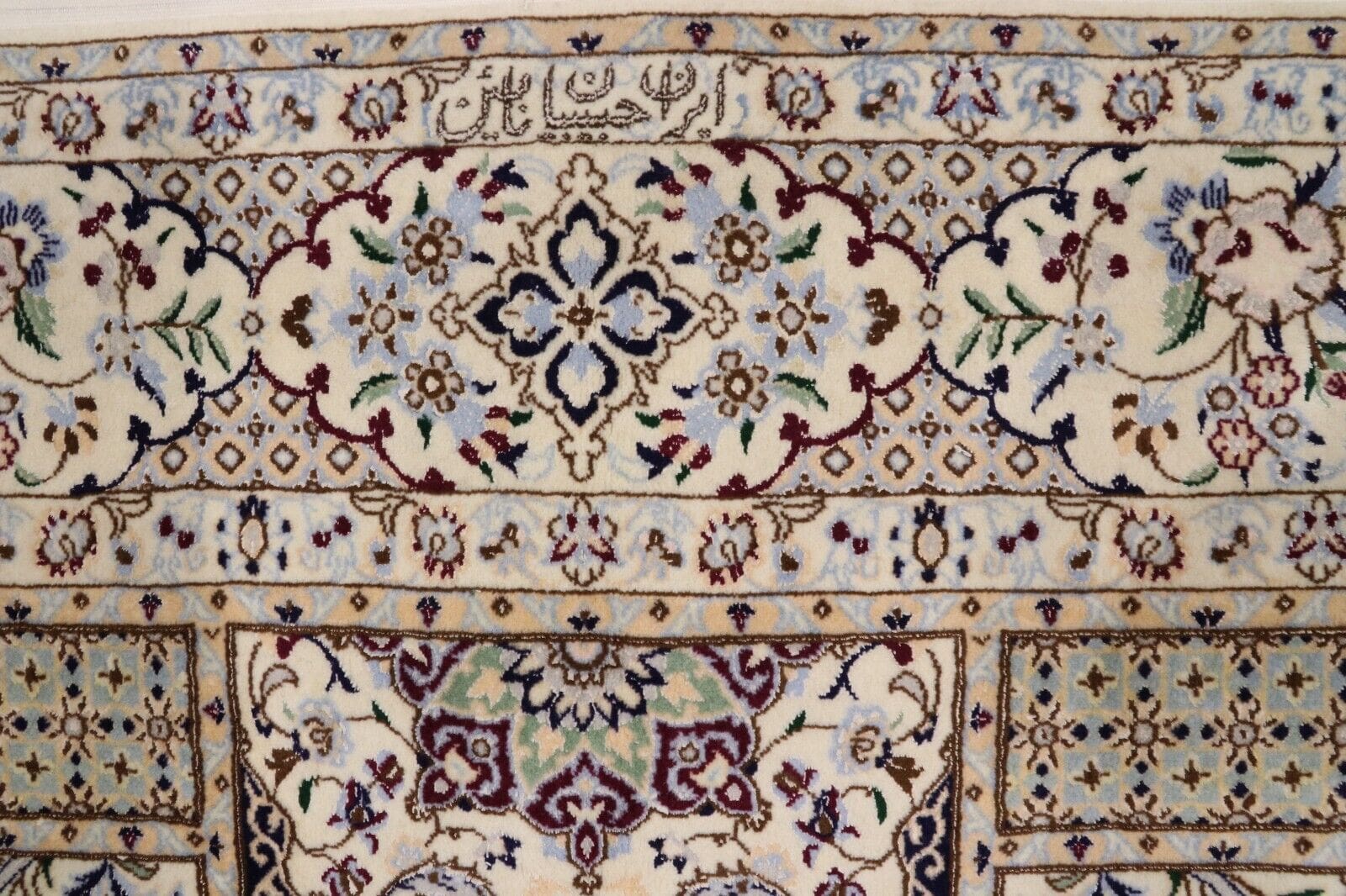 Handgeknüpfter Nain Perserteppich 236 × 155 cm