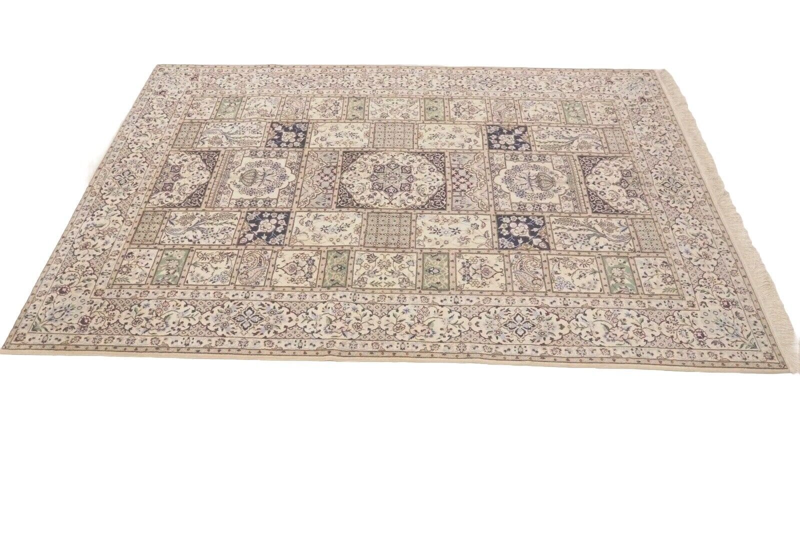 Handgeknüpfter Nain Perserteppich 236 × 155 cm