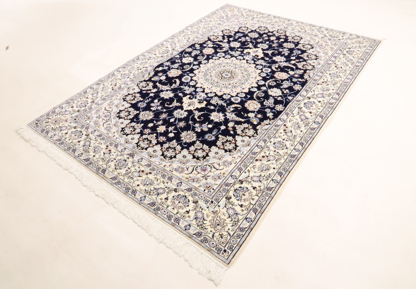 Nain Perserteppich aus Iran, 254 × 168 cm