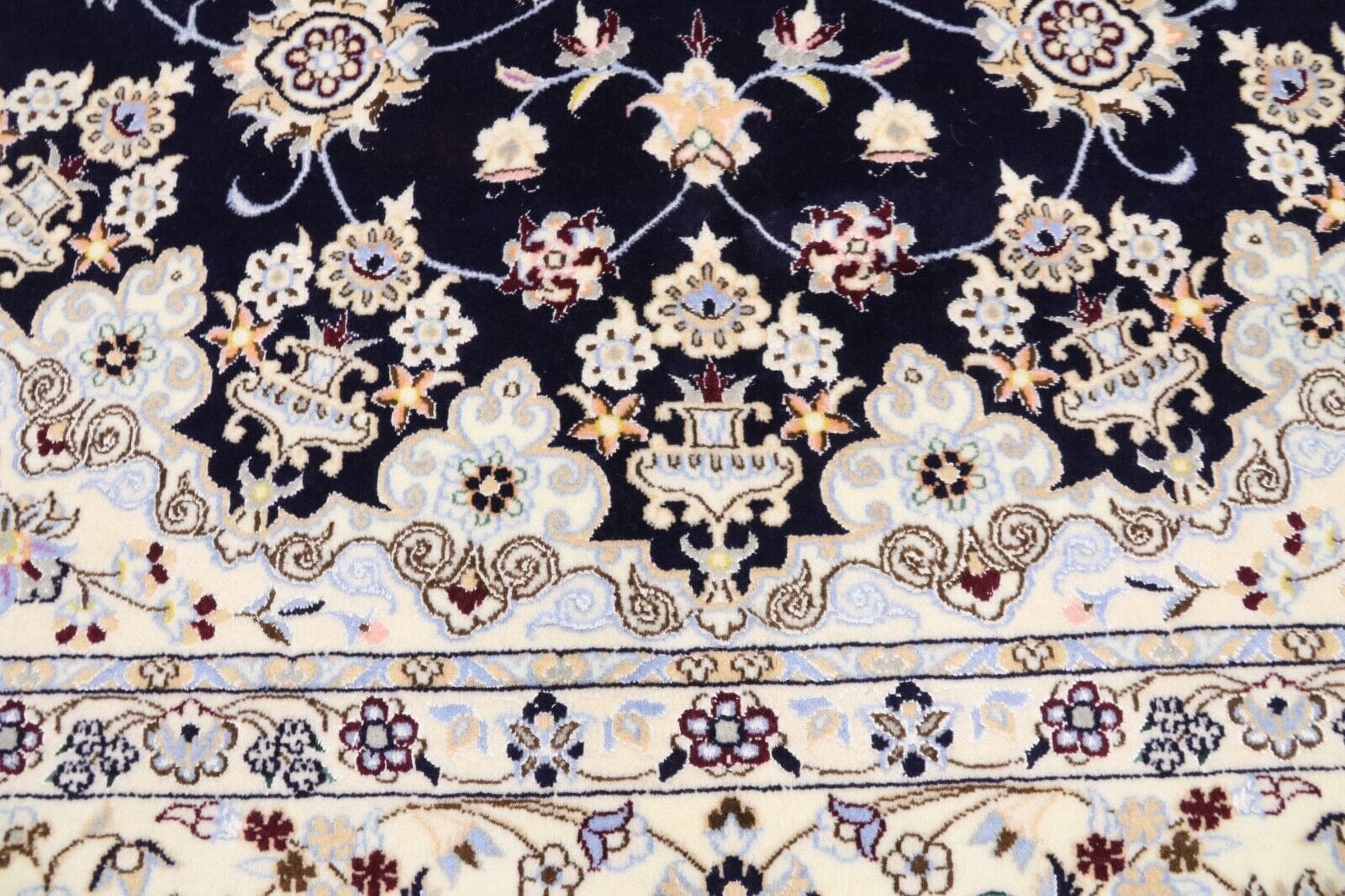 Nain Perserteppich aus Iran, 254 × 168 cm