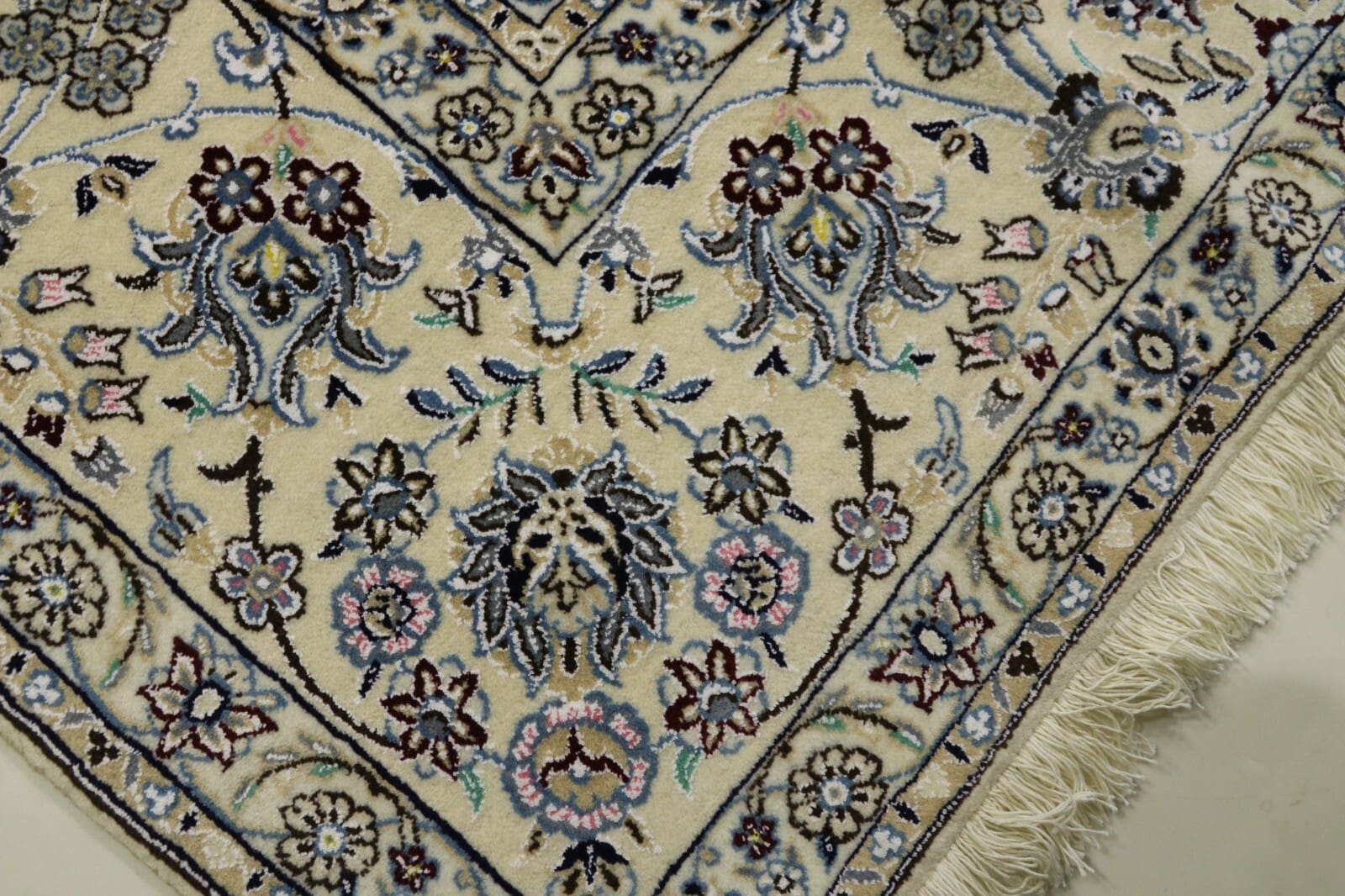 Orientalisch Perserteppich aus Iran, 360 × 248 cm