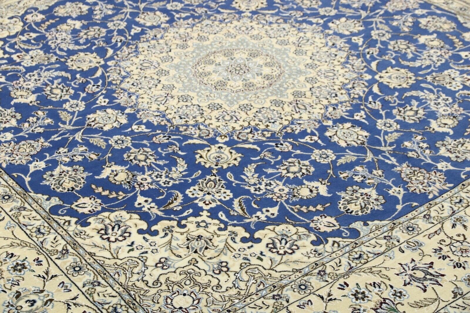 Handgeknüpfter Orientalisch Perserteppich, 243 × 200 cm, Wolle & Seide