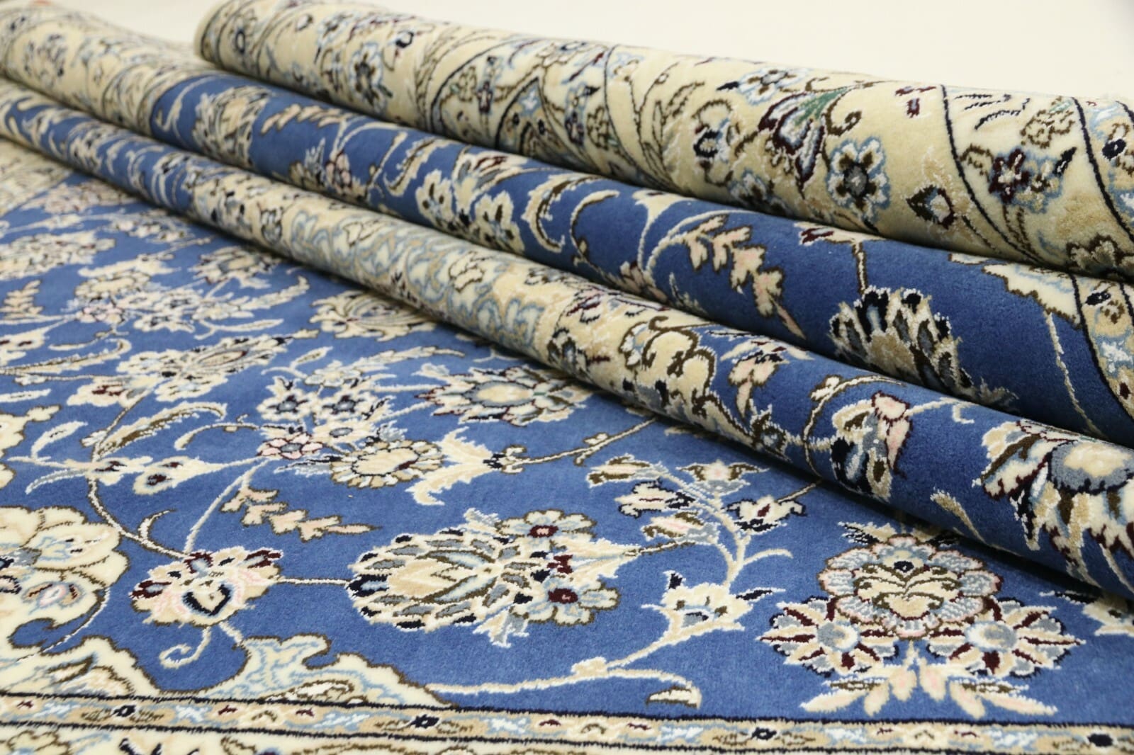 Handgeknüpfter Orientalisch Perserteppich, 243 × 200 cm, Wolle & Seide
