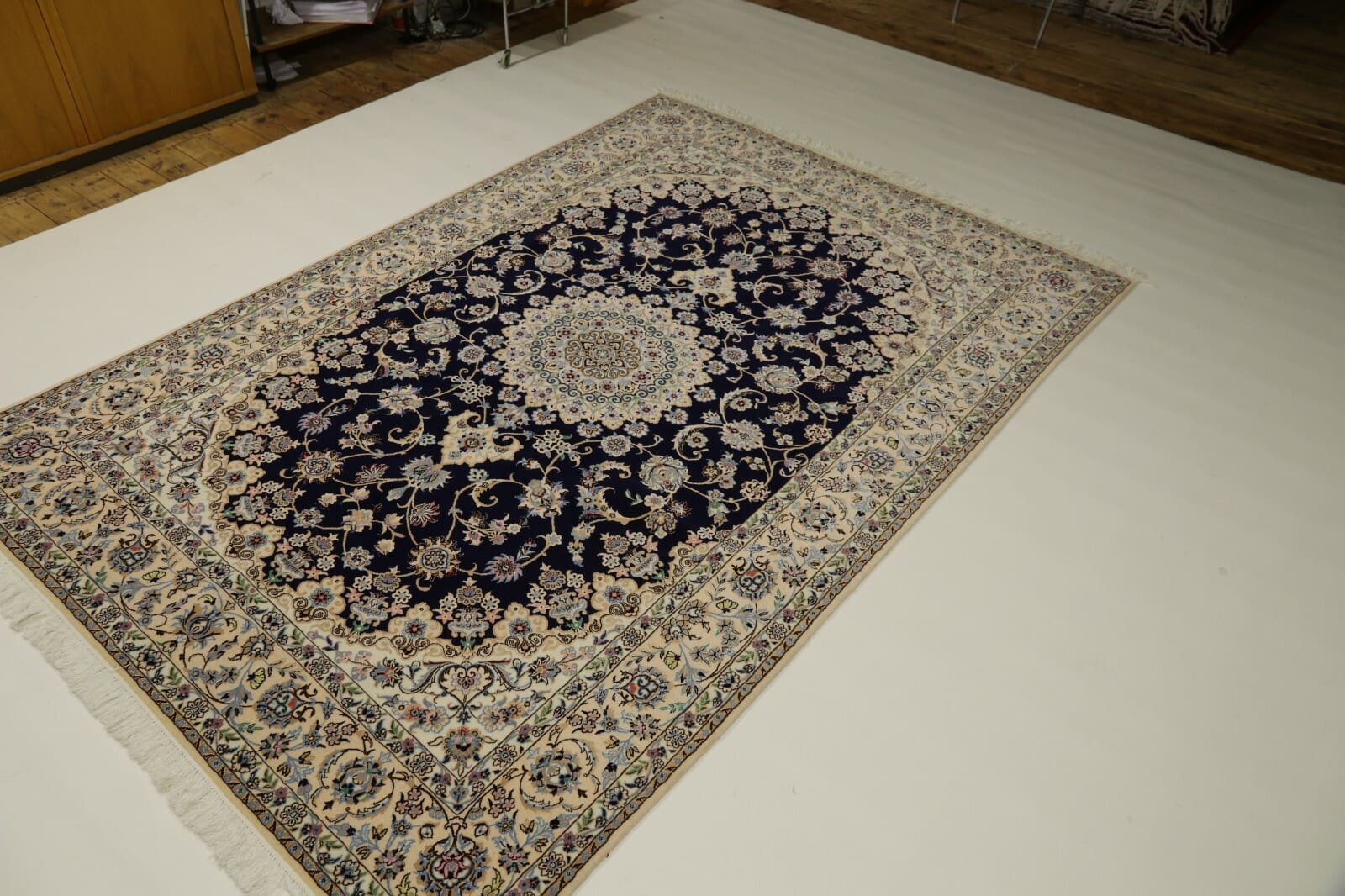 Handgeknüpfter Nain Perserteppich 296 × 203 cm