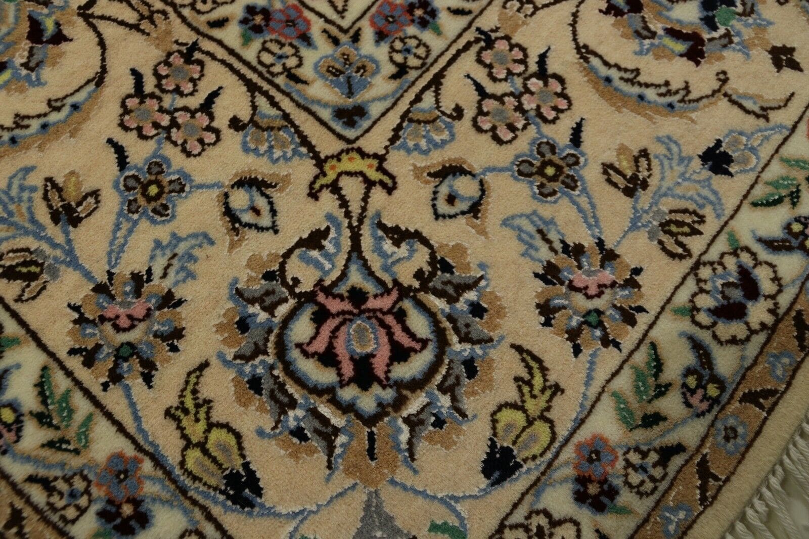 Handgeknüpfter Nain Perserteppich 296 × 203 cm