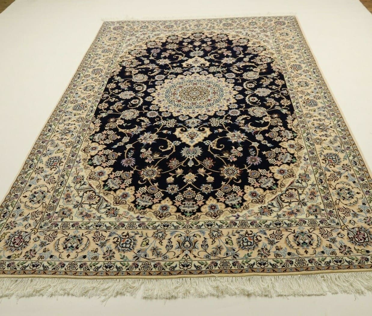 Handgeknüpfter Nain Perserteppich 296 × 203 cm