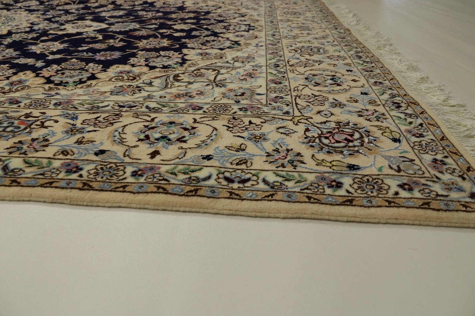 Handgeknüpfter Nain Perserteppich 296 × 203 cm