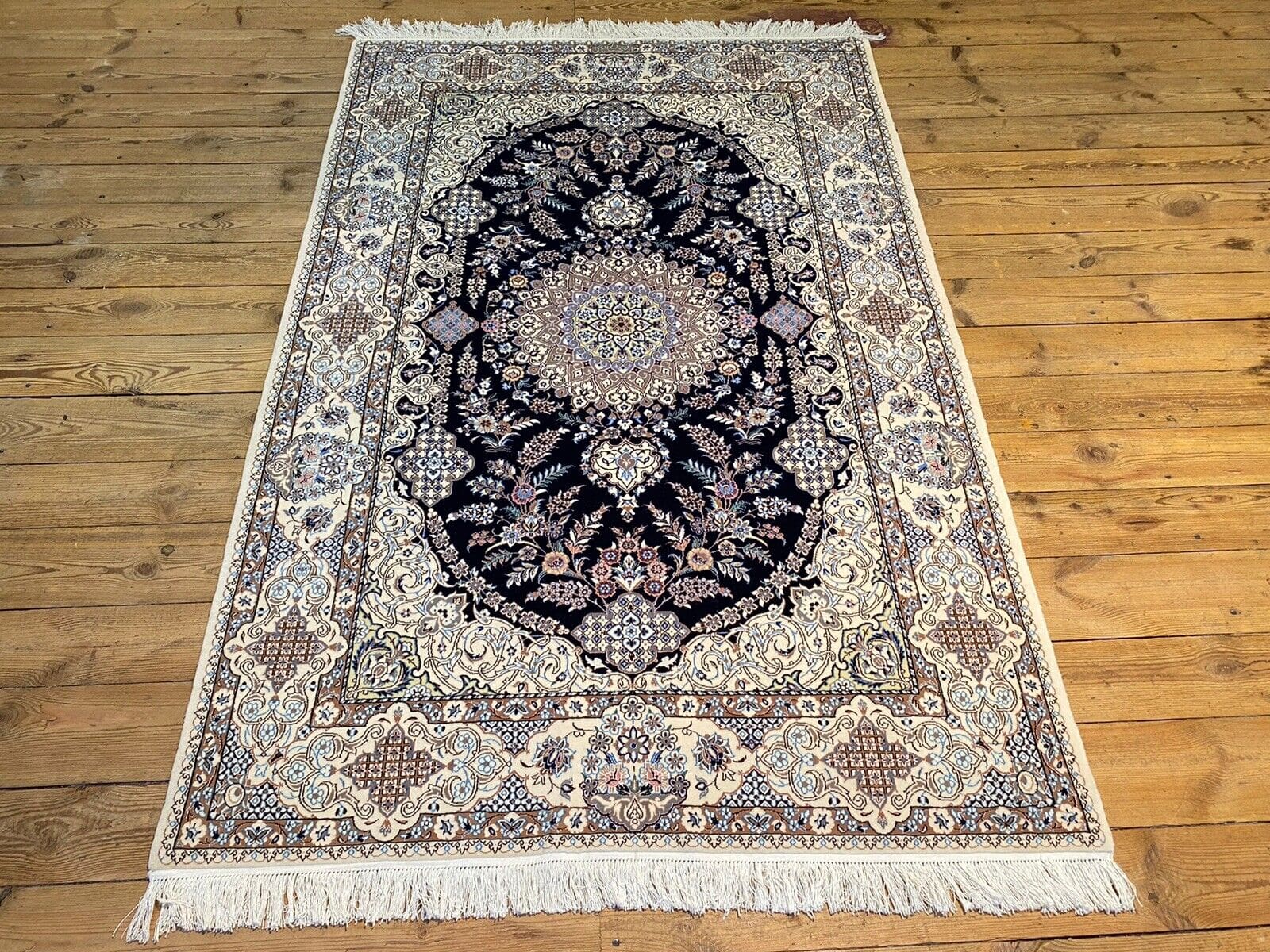 Nain Perserteppich aus Iran, 194 × 128 cm