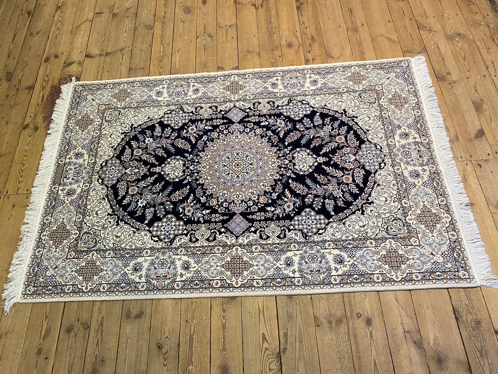 Nain Perserteppich aus Iran, 194 × 128 cm