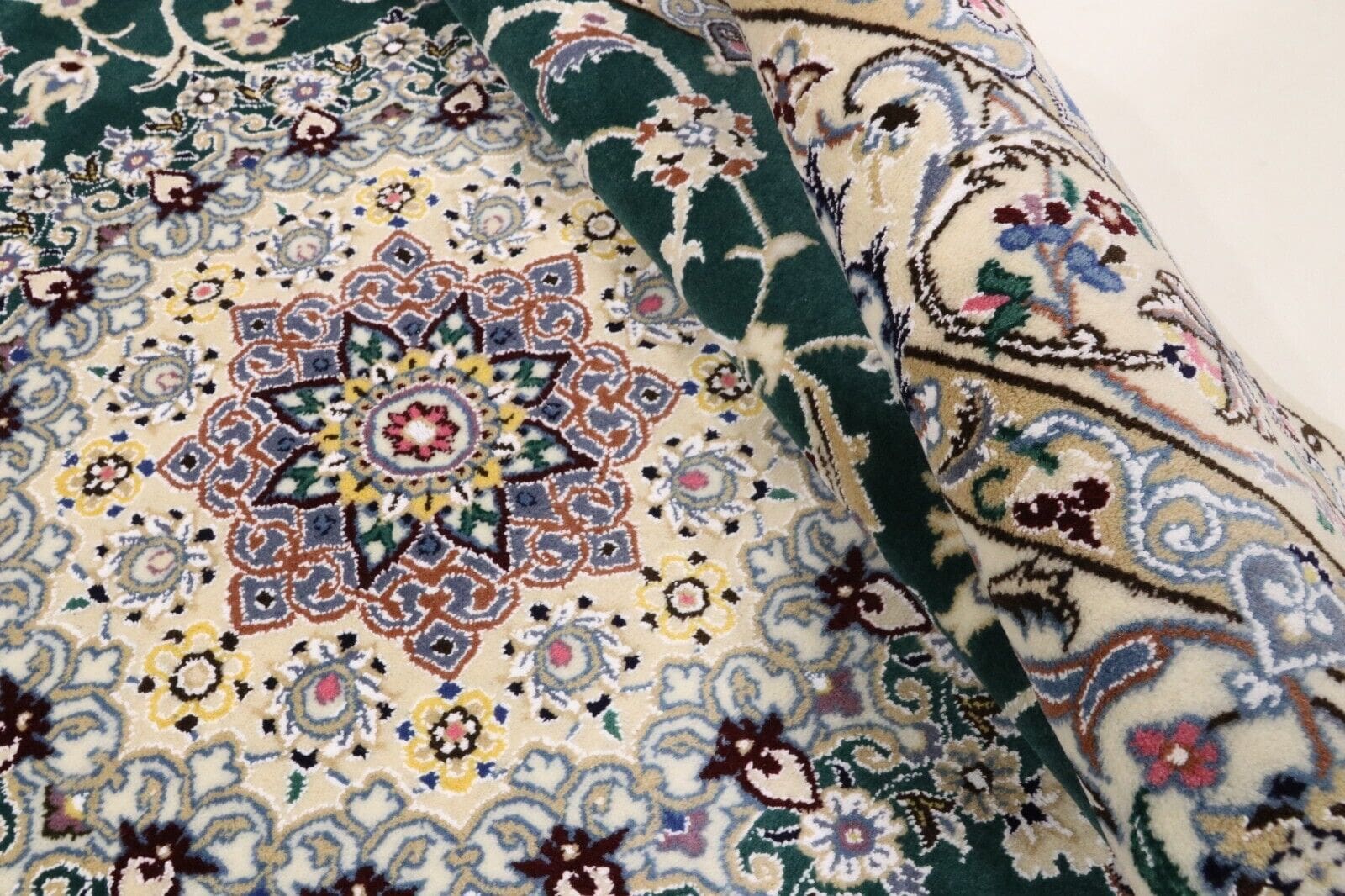Nain Perserteppich aus Iran, 257 × 158 cm