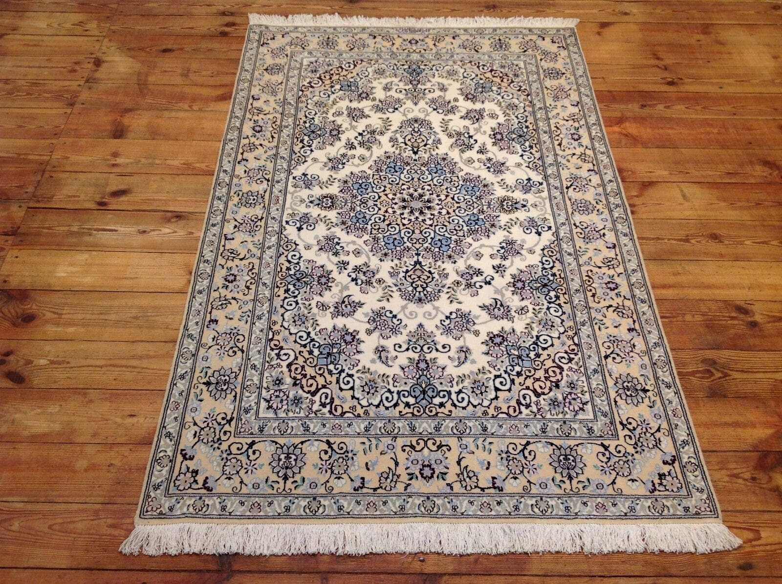 Handgeknüpfter Nain Perserteppich 178 × 113 cm