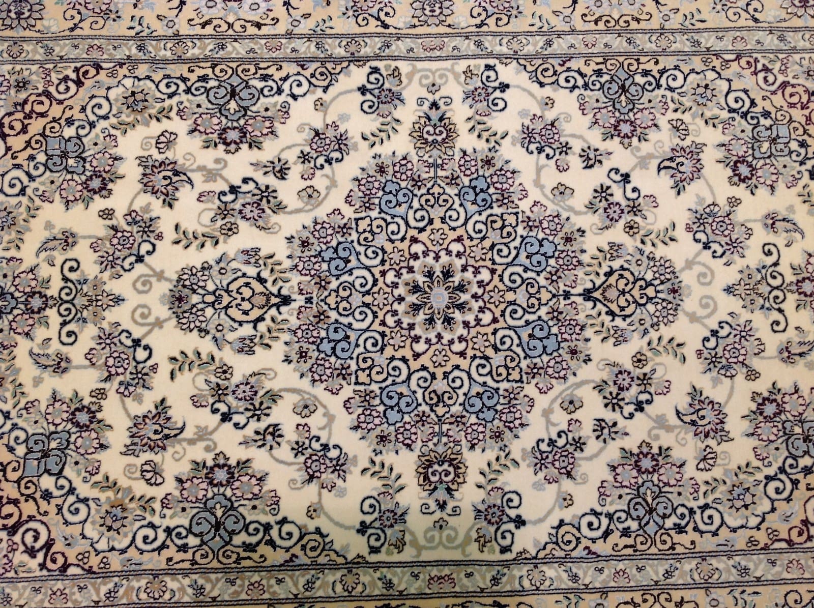 Handgeknüpfter Nain Perserteppich 178 × 113 cm