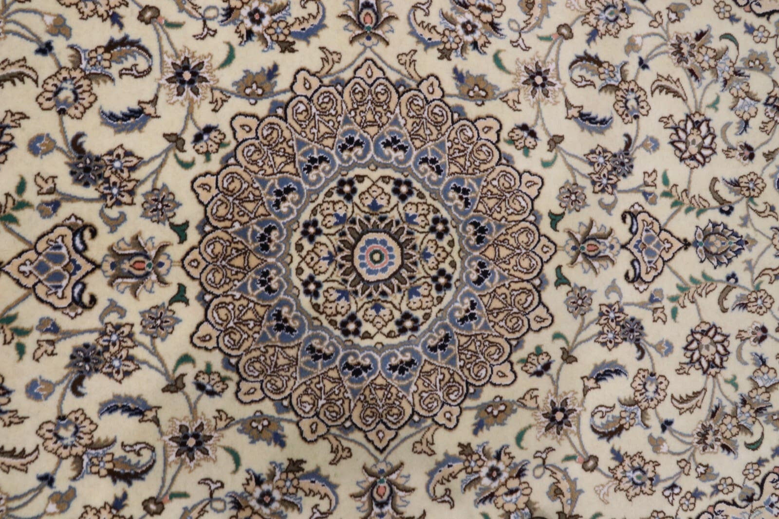 Handgeknüpfter Nain Perserteppich, 250 × 157 cm, Wolle & Seide