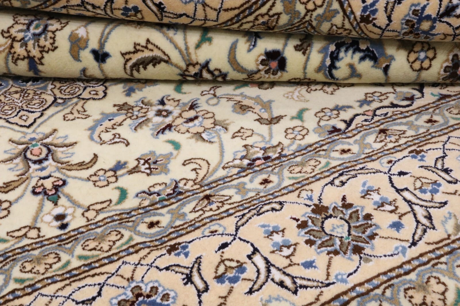 Handgeknüpfter Nain Perserteppich, 250 × 157 cm, Wolle & Seide