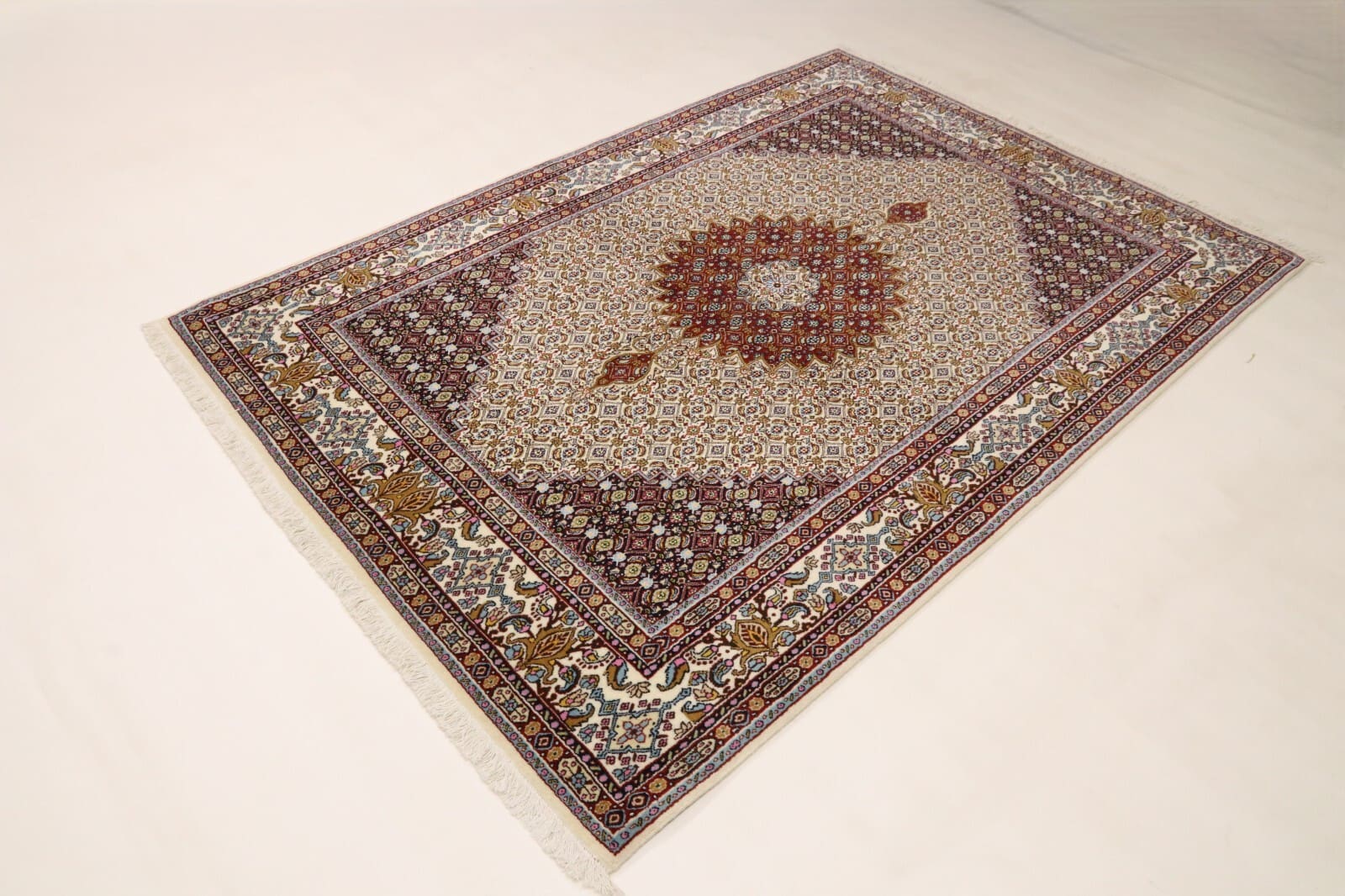 Moud Perserteppich 228 × 160 cm aus Wolle & Seide, handgeknüpft