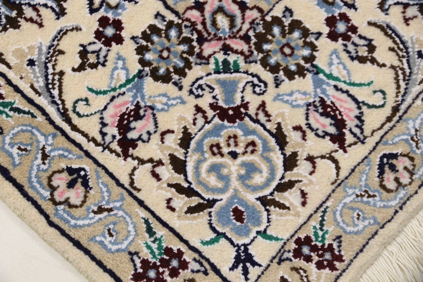 Orientalisch Perserteppich aus Iran, 259 × 156 cm