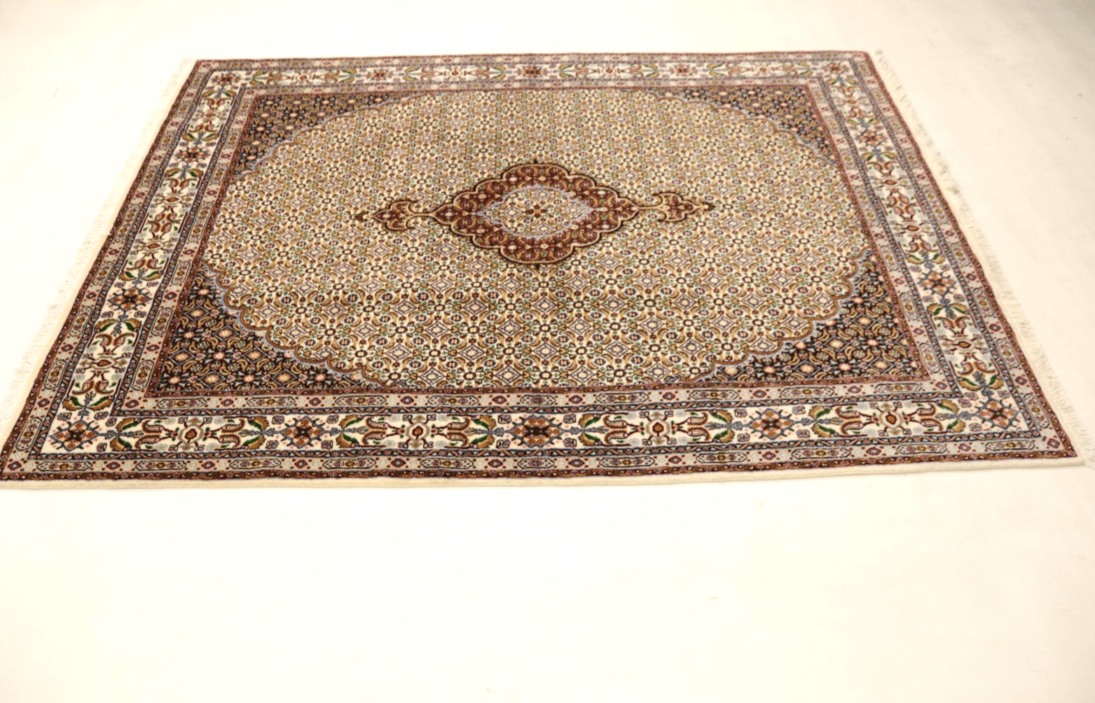 wunderschoner-perserteppich-moud-239-x-174-cm-400000-knoten-handgeknupft-2 Moud Perserteppich aus Iran, 237 × 173 cm