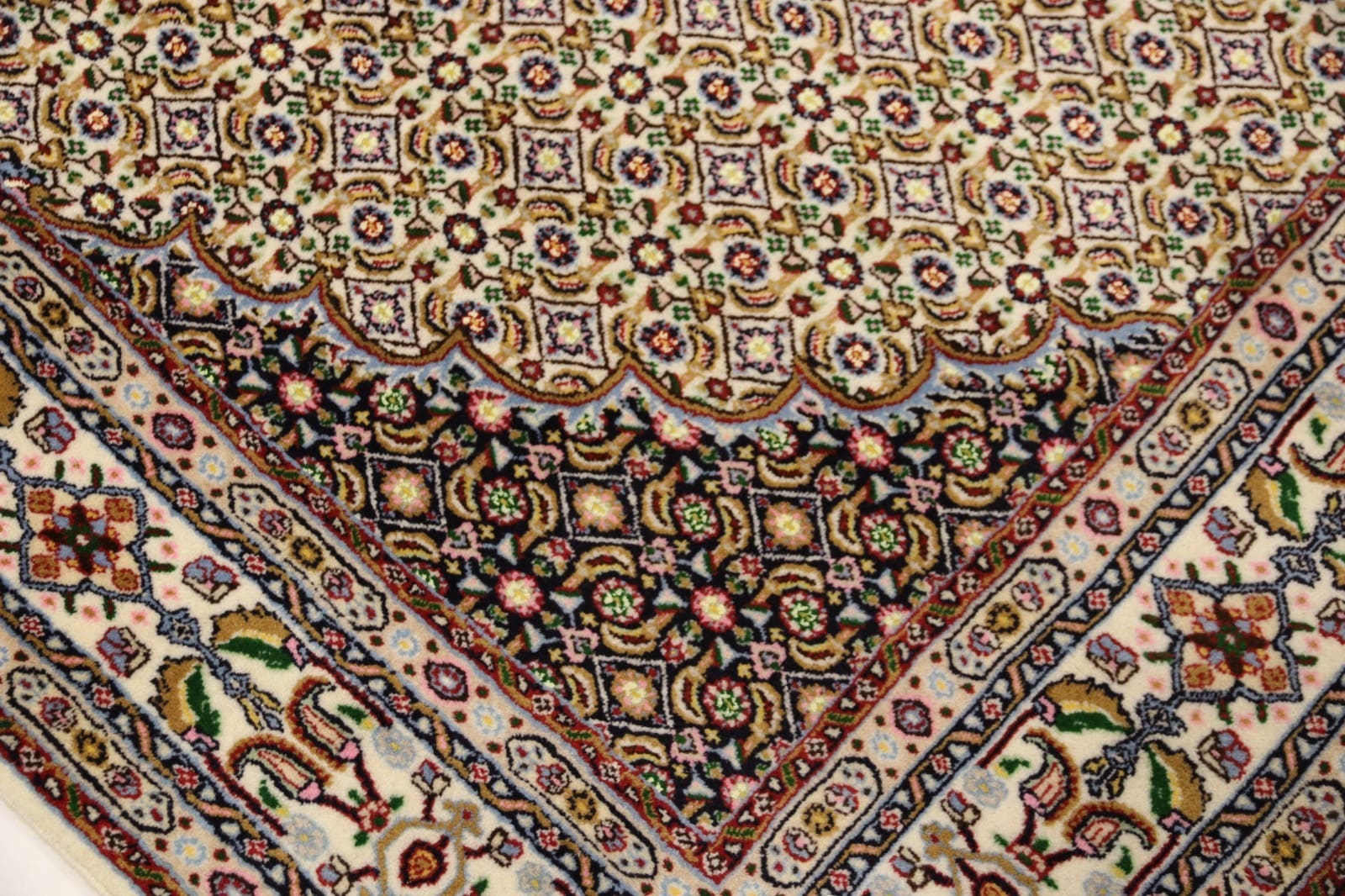 wunderschoner-perserteppich-moud-239-x-174-cm-400000-knoten-handgeknupft-2 Moud Perserteppich aus Iran, 237 × 173 cm