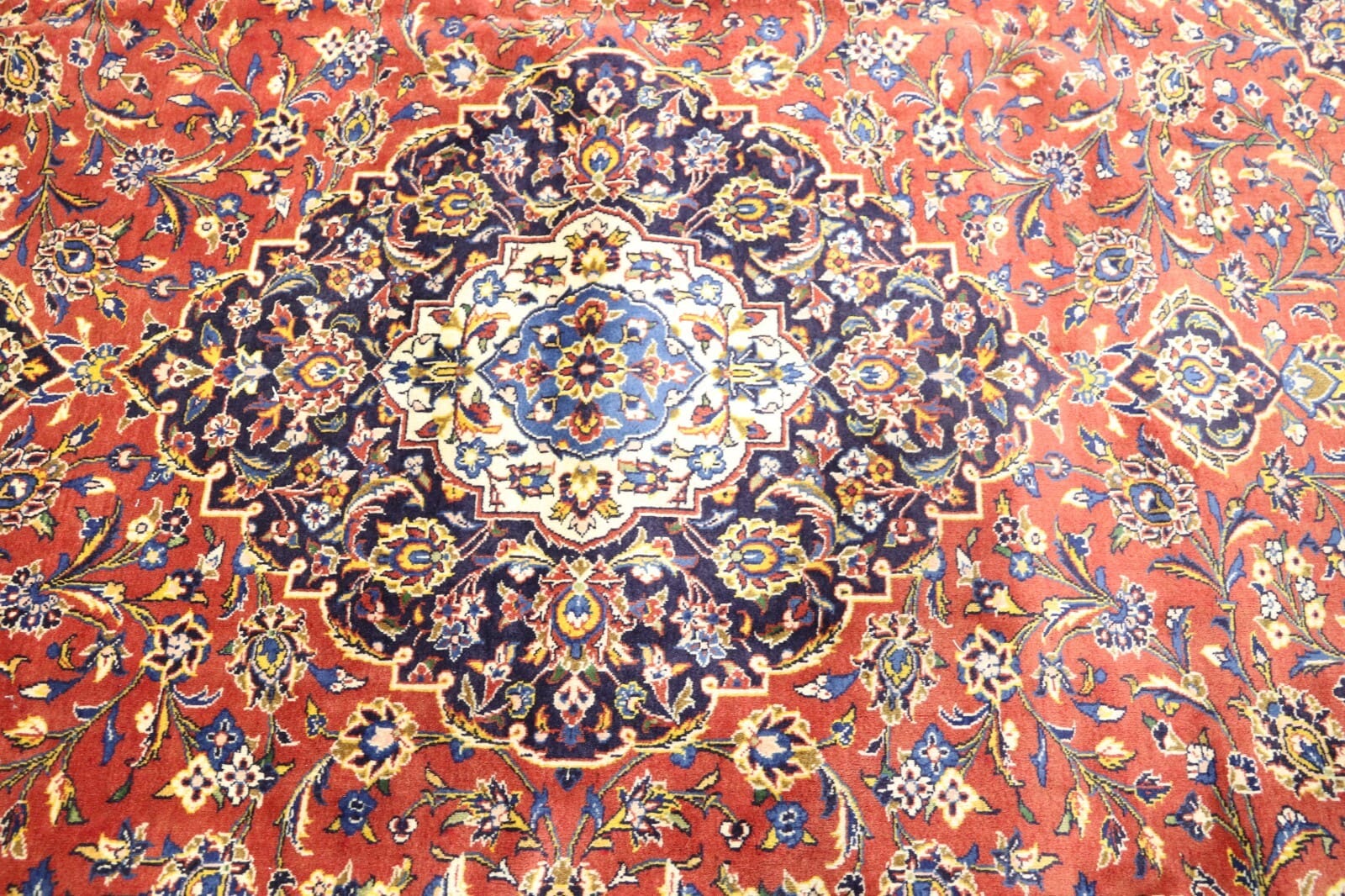 Kashan Perserteppich 405 × 305 cm aus Wolle, handgeknüpft