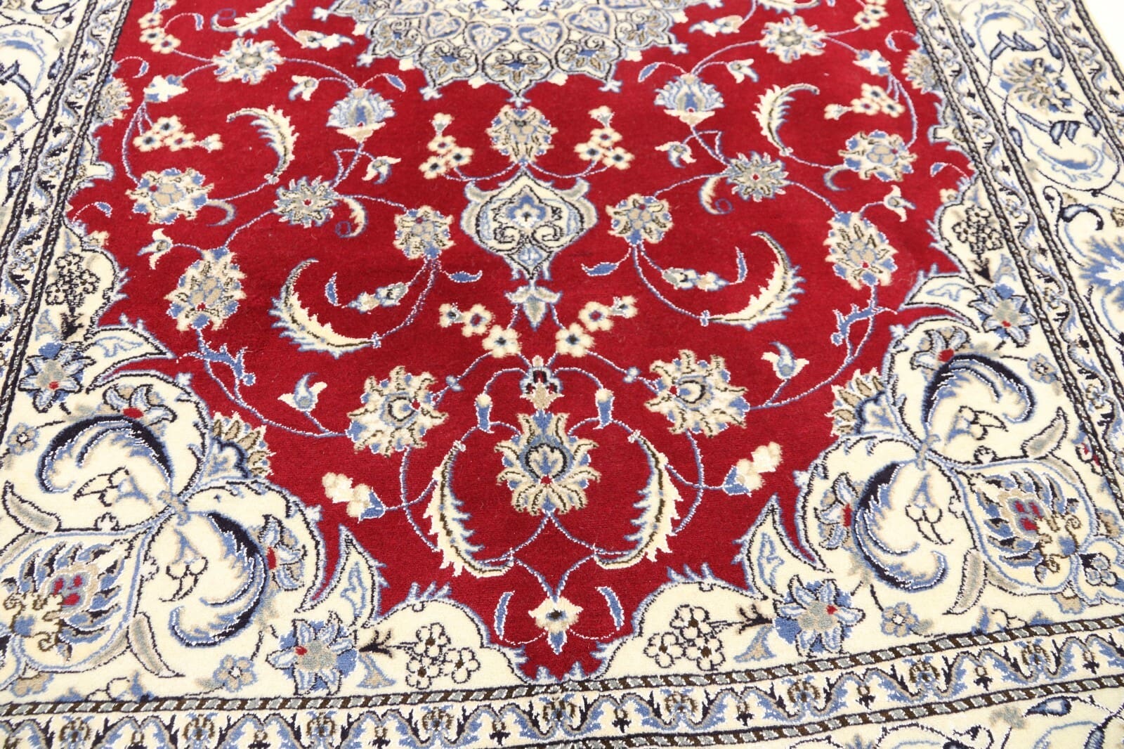 Nain Perserteppich aus Iran, 295 × 194 cm