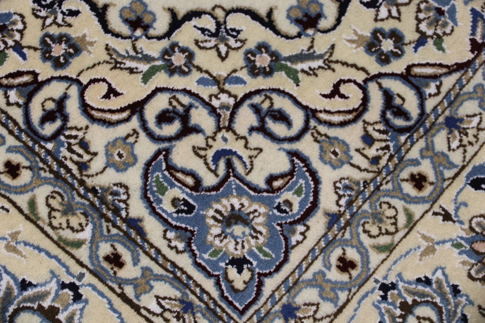 Orientalisch Perserteppich 238 × 154 cm aus Wolle & Seide, handgeknüpft