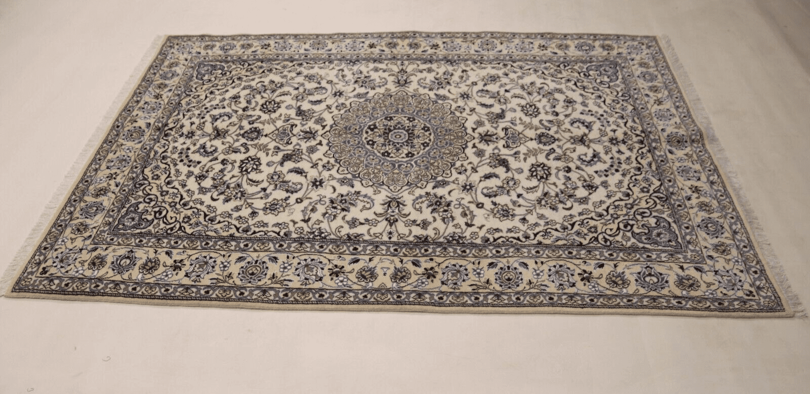 Orientalisch Perserteppich 238 × 154 cm aus Wolle & Seide, handgeknüpft