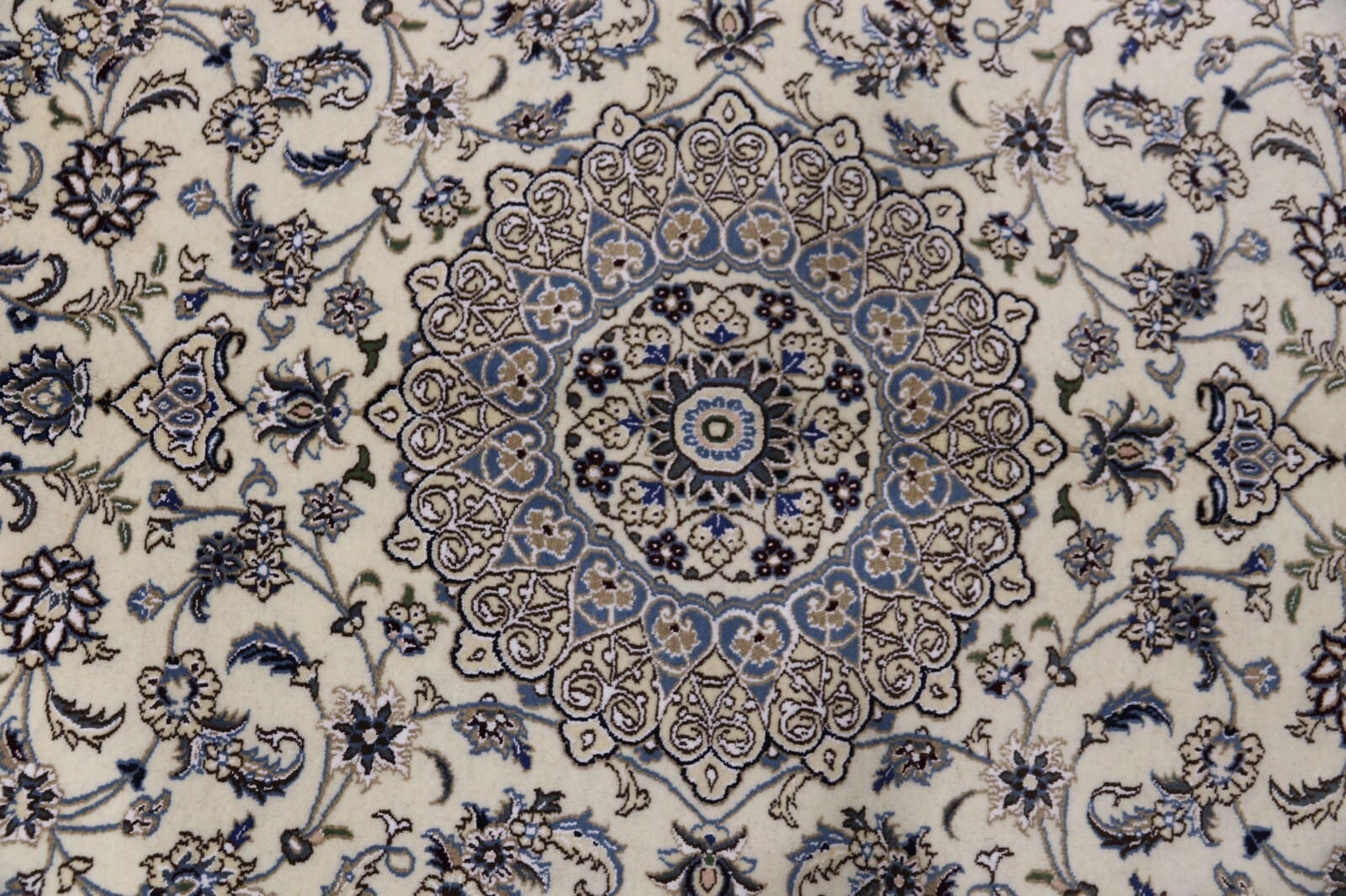 Orientalisch Perserteppich 238 × 154 cm aus Wolle & Seide, handgeknüpft