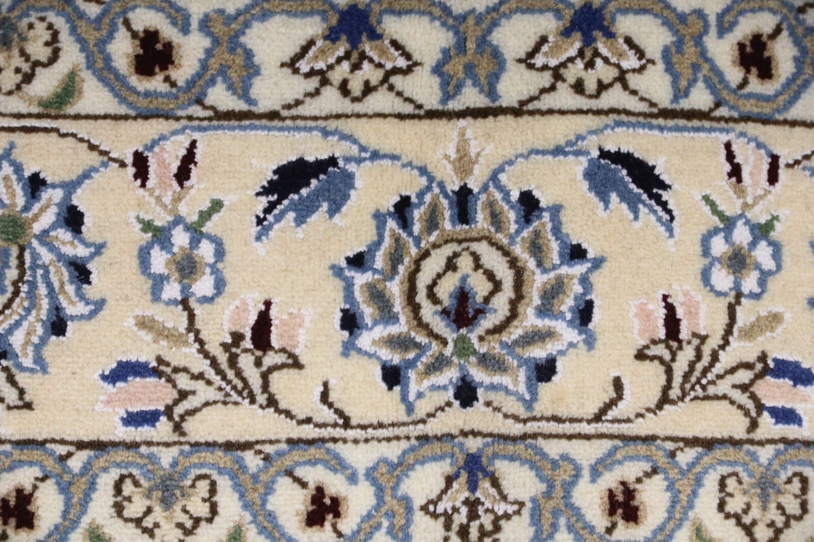 Orientalisch Perserteppich 238 × 154 cm aus Wolle & Seide, handgeknüpft