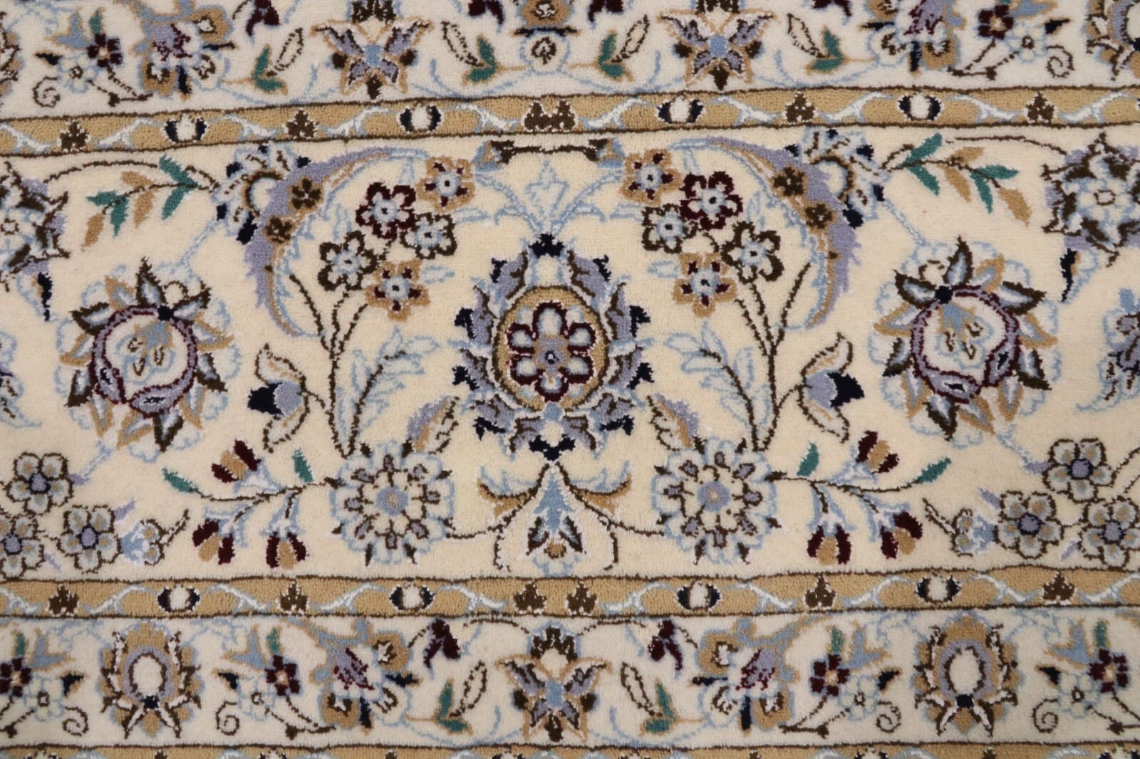 Orientalisch Perserteppich aus Iran, 202 × 210 cm