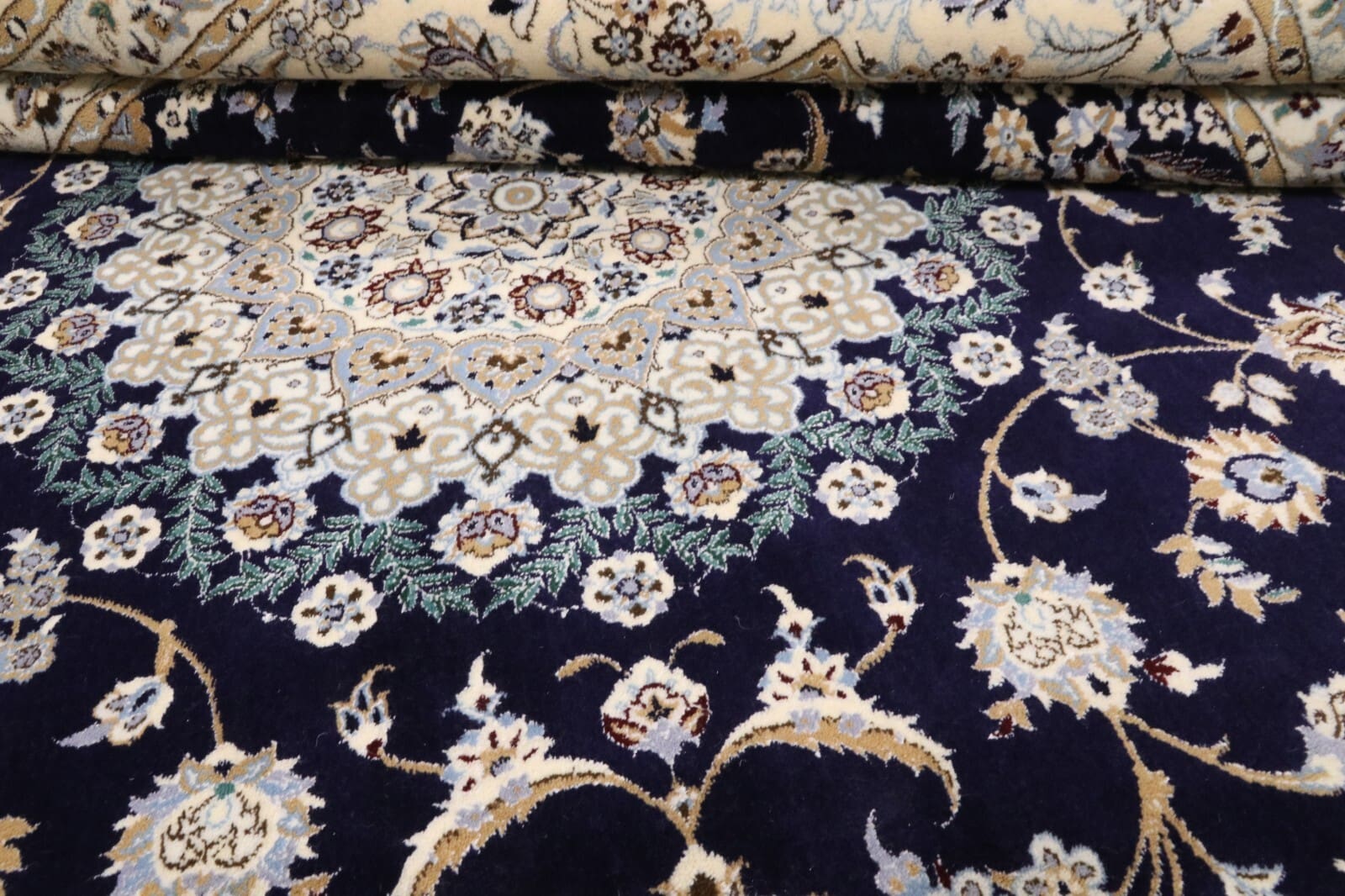 Orientalisch Perserteppich aus Iran, 202 × 210 cm