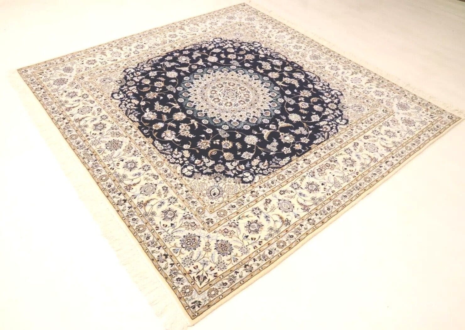 Orientalisch Perserteppich aus Iran, 202 × 210 cm