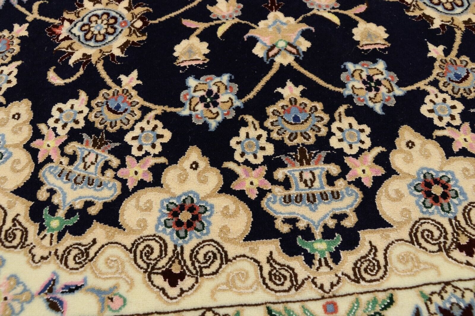 Nain Perserteppich aus Iran, 296 × 203 cm