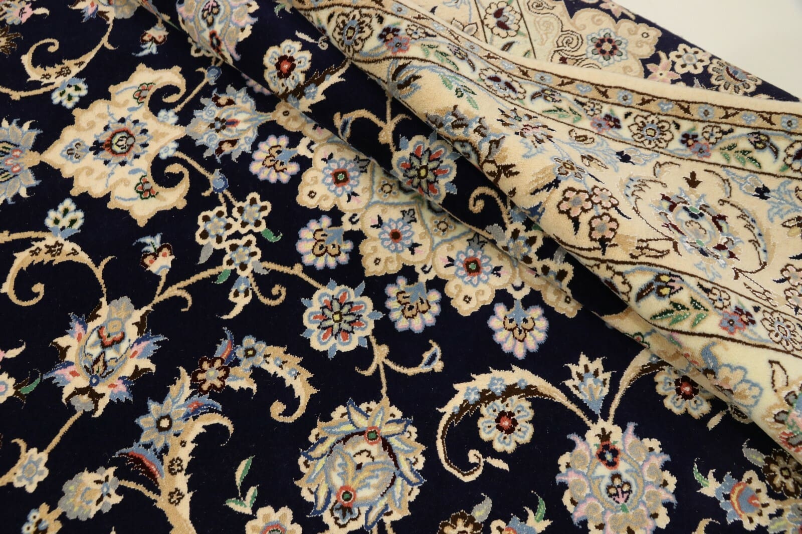 Nain Perserteppich aus Iran, 296 × 203 cm