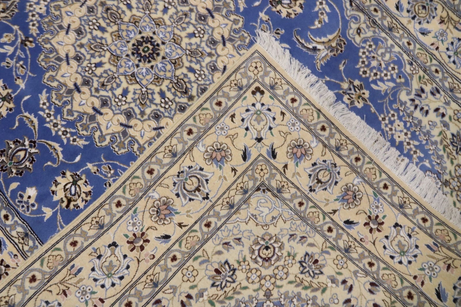 Nain Perserteppich aus Iran, 249 × 200 cm
