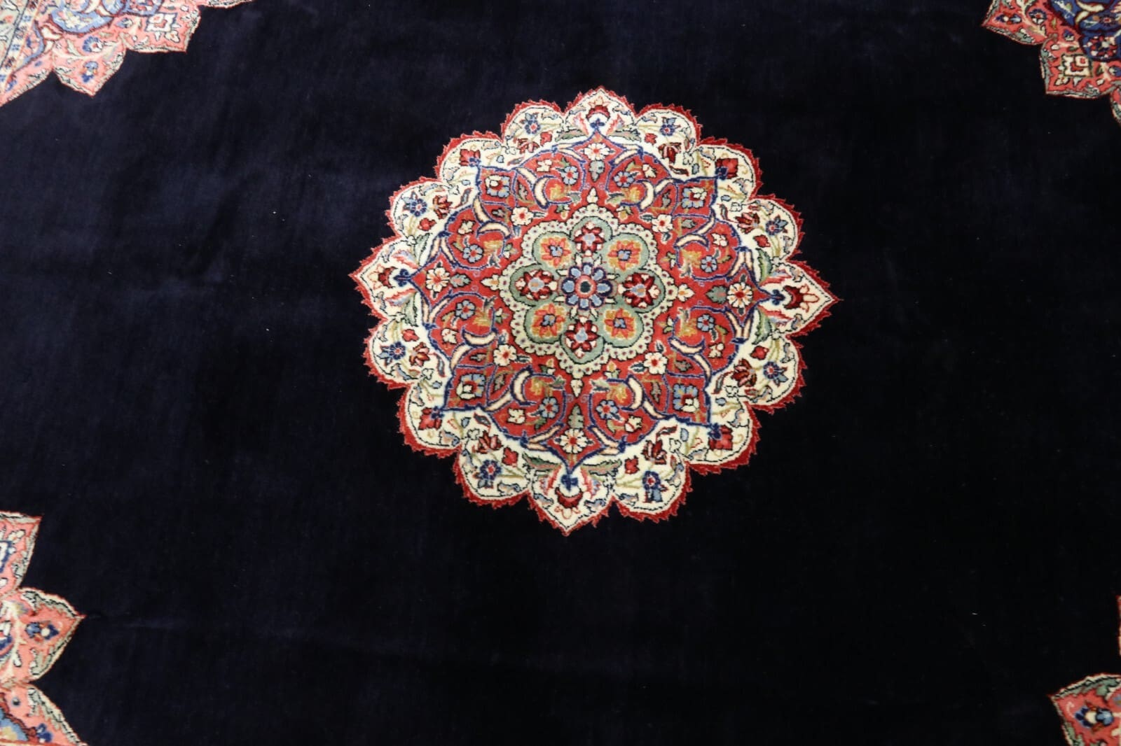 orientteppich-sarough-317x241-cm-250000-knoten-handgeknupft-6 Sarough Farahan Perserteppich 315 × 240 cm aus Wolle, handgeknüpft