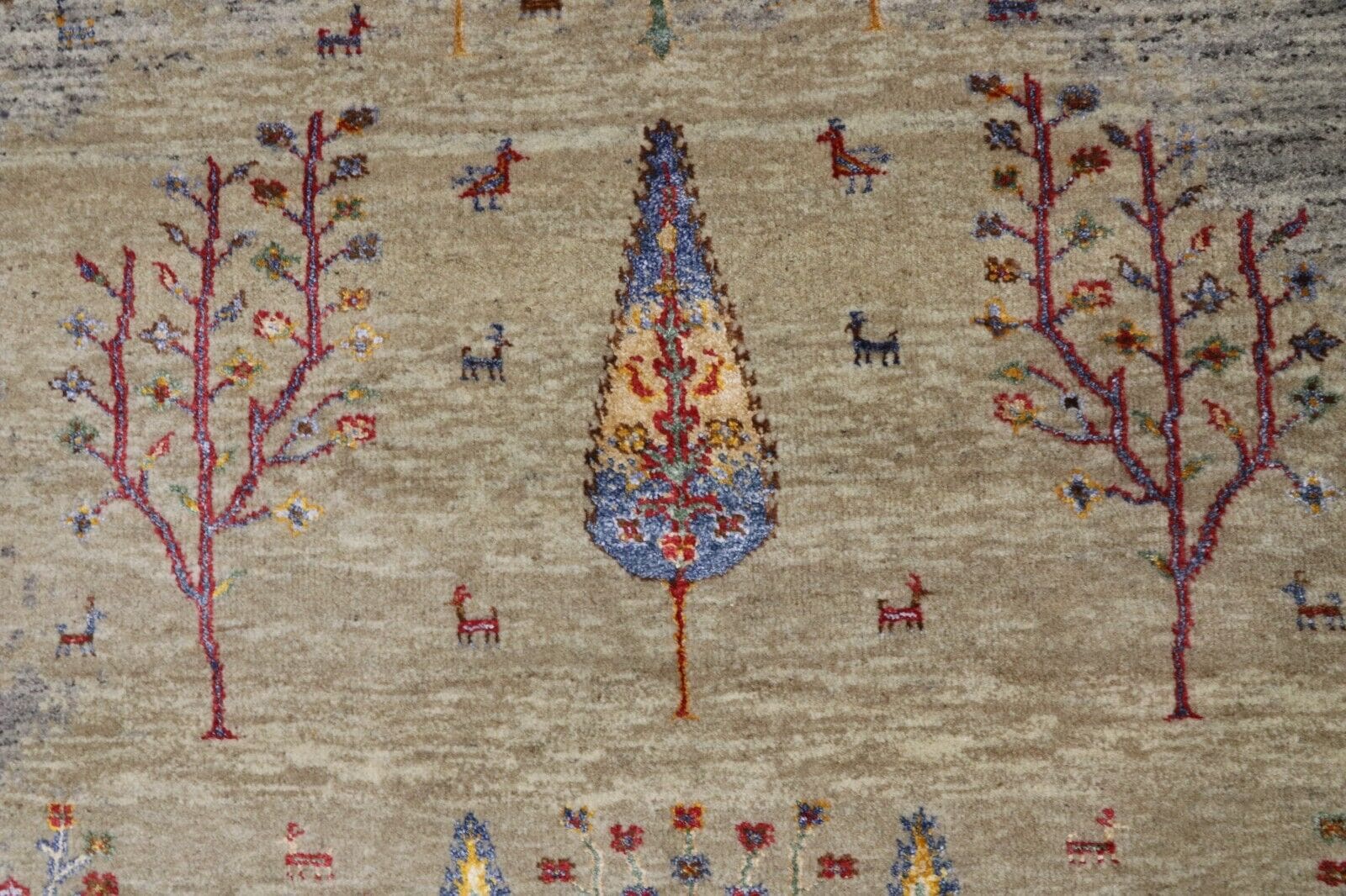 Handgeknüpfter Gabbeh Loribaft Orientteppich, 243 × 179 cm, Wolle & Seide